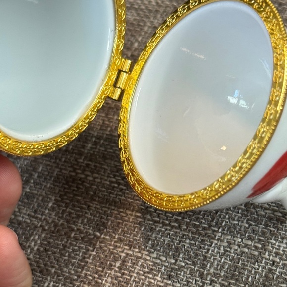 Vintage Red Tulip Egg with Gold Trim - Picture 3 of 6